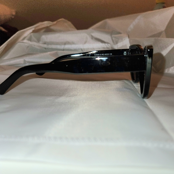 Black Cateye Sunglasses 🕶 - Picture 3 of 8